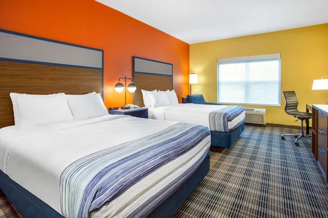 Room, 1 Single and 2 Queen Beds, Accessible، Americinn By Wyndham Fulton Clinton 1/3