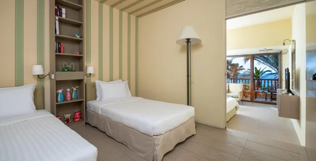 غرفة عائلية بإطلالة على الحديقة، Aquila Rithymna Beach 1/8