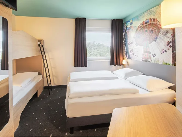 غرفة رباعية بسرير بطابقين وسرير كوين، B&B Hotel Darmstadt 4/7