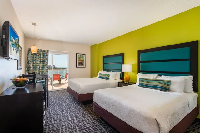 غرفة بسريرين كوين بإطلالة على المسبح، Shephards Beach Resort 1/1
