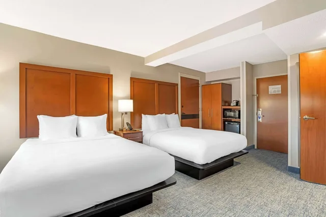 جناح بسريرين كوين مع أريكة، Comfort Suites near Birkdale Village Huntersville 8/10