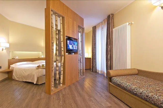 Suite, King Bed, Sofa, Harmony Suite Hotel 3/5