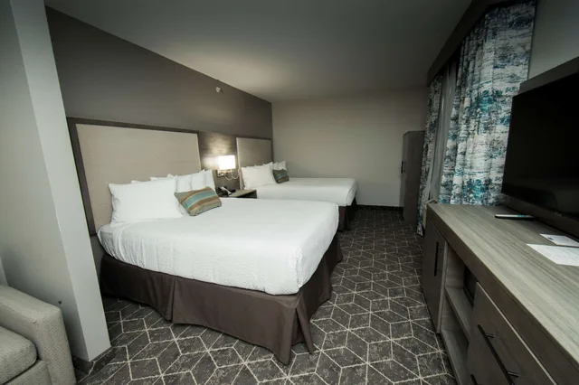 غرفة قياسية كبيرة بسريرين كوين مع أريكة لذوي الإعاقة، Best Western Plus Lawrenceburg 5/10