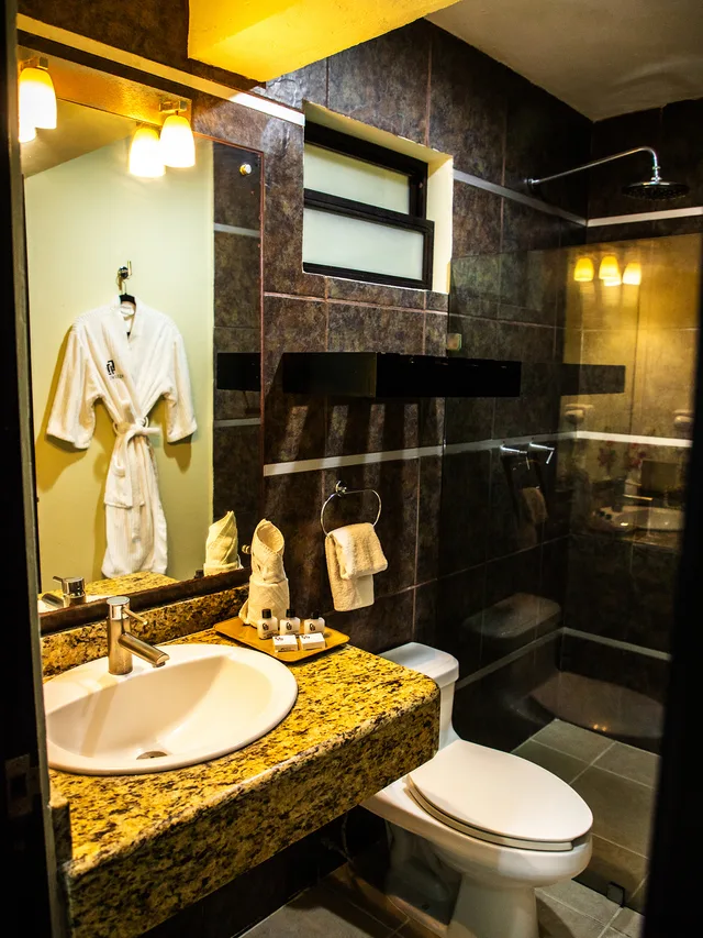 جناح جونيور، H177 Hotel 5/5