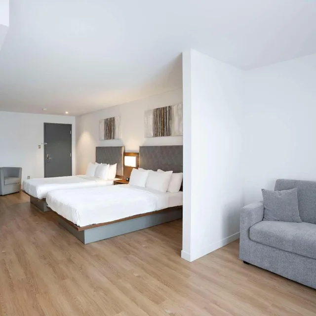 جناح بسرير كوين مع أريكة، Quality Inn Quebec City 9/10