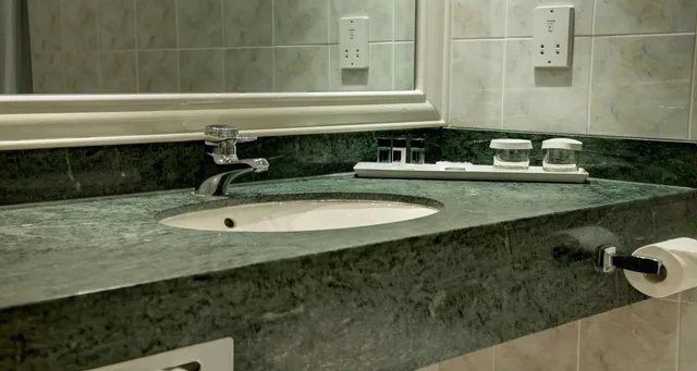 غرفة ديلوكس بسريرين منفصلين، Manor Hotel Solihull, BW Signature Collection 3/3