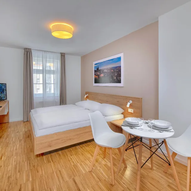 Superior, Studio, King Bed, DownTown Suites Kodanska 1/4