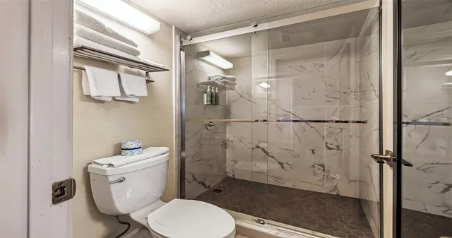 غرفة قياسية بسريرين كوين بمطبخ صغير، Best Western Roseville Inn 9/10