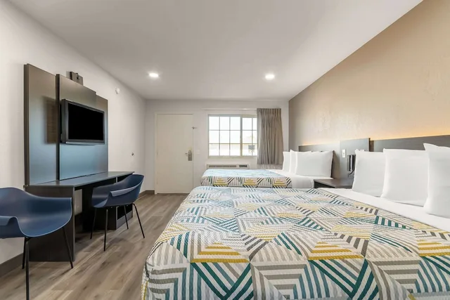 Standard, 2 Queen Beds, Smoking, Motel6 Willows, CA 6/9