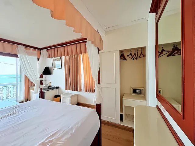 غرفة ديلوكس بسرير كينج بإطلالة على البحر، The Orchid Hotel And Spa Kalim Bay 7/10