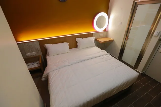 غرفة ديلوكس بسرير كينج، Pantai Regal Hotel 2/5