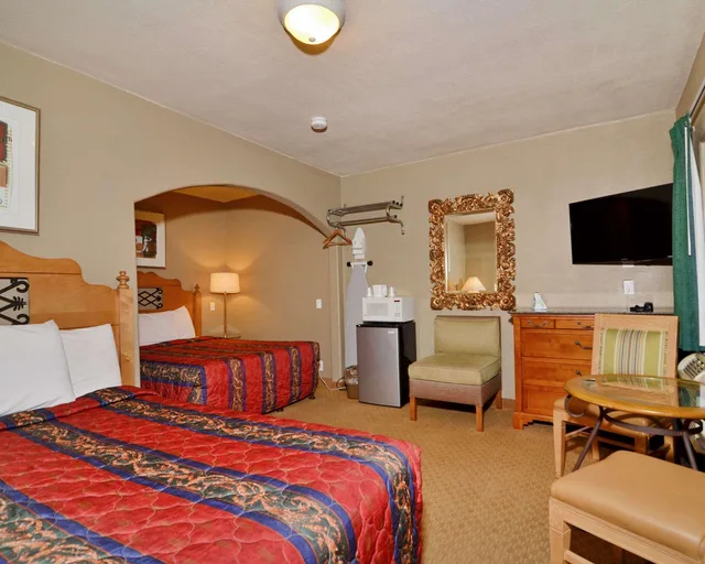 Room, Quadruple, 2 Double Beds, Rodeway Inn Near Coachella 5/5