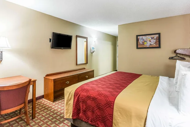Upgrade, King Bed، Econo Lodge Shelbyville KY 4/5