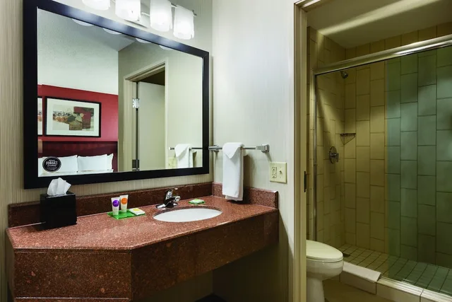 غرفة بسرير كينج مع أريكة في طابق مرتفع، Hyatt Place College Station 5/6