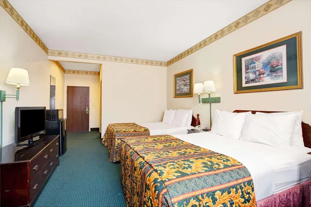 غرفة رباعية بسريرين كوين، Days Inn & Suites By Wyndham Houston North/Aldine 1/2