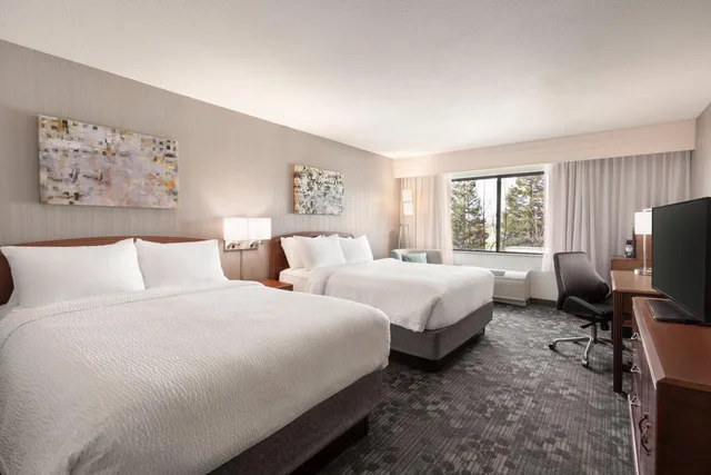 غرفة بسريرين كوين بحوض استحمام لذوي الإعاقة، Courtyard by Marriott San Jose South/Morgan Hill 1/2
