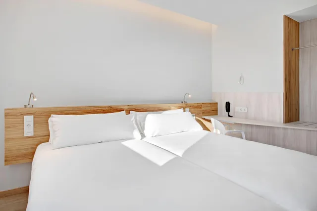 غرفة بسريرين منفصلين، B&B HOTEL Porto Expo Aeroporto 3/5