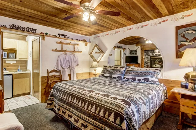 غرفة بسرير كوين، Heavenly Valley Lodge 2/2
