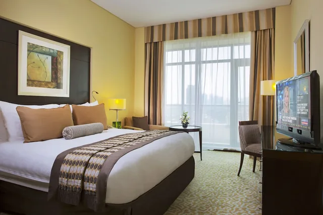 جناح تنفيذي بسرير كينج بإطلالة على المسبح بغرفة نوم واحدة، TIME Oak Hotel and Suites 2/5