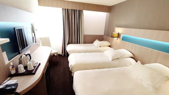 غرفة قياسية ثلاثية بثلاثة أسرّة، Best Western Marseille Aeroport 3/10
