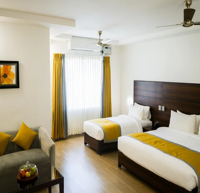 غرفة ثلاثية بسرير كينج، GRAND REGENT HOTEL 2/2