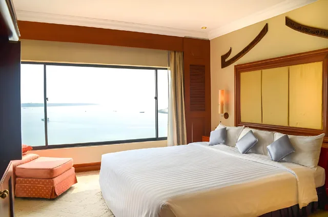 Executive, Suite, Double Bed, Cambodiana Hotel 1/3