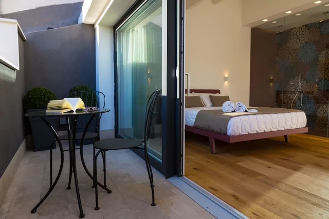 جناح جونيور بسرير كوين بشرفة، Plebis B&B 2/5