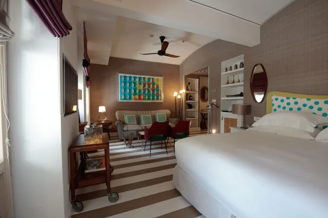 جناح جونيور بسرير كينج بإطلالة على الفناء بشرفة مع أريكة، Capri Tiberio Palace - The Leading Hotels of the World 3/5