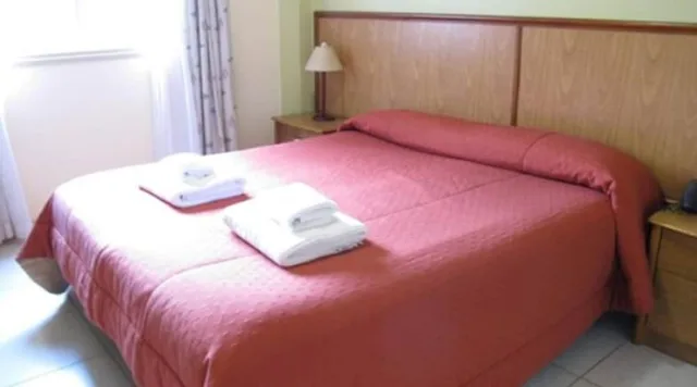 غرفة بسريرين منفصلين، Hotel Internacional Bariloche 1/3