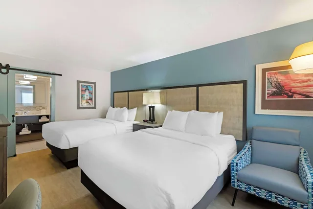 Standard, 2 Queen Beds, Best Western Plus St. Simons 2/6