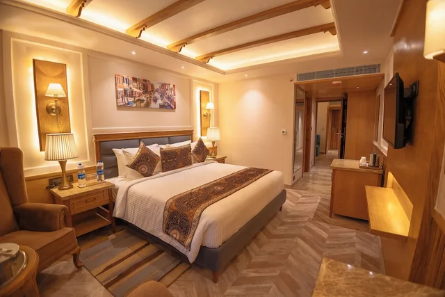 Luxury, Suite, King Bed, Balcony, Presidium Sarovar Premiere Dalhousie 1/4