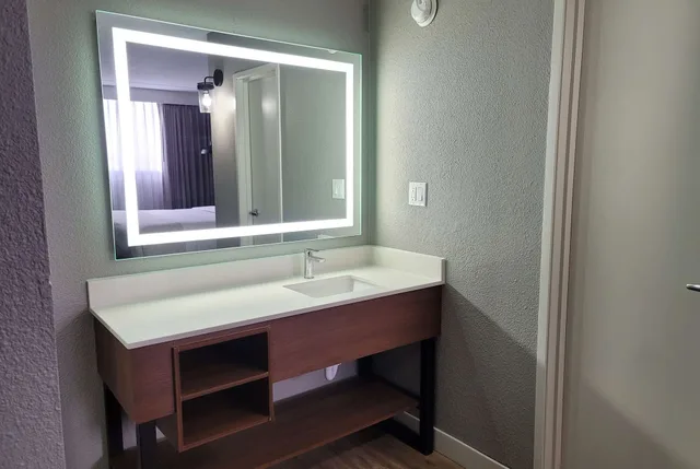 1 Bedroom, Suite, King Bed, Hawthorn Suites by Wyndham Wichita Airport 6/6