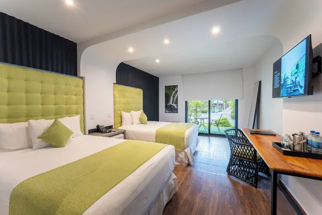 Room, Twin Beds, Pool View, Pool Access، Riande Aeropuerto Hotel & Casino 1/10