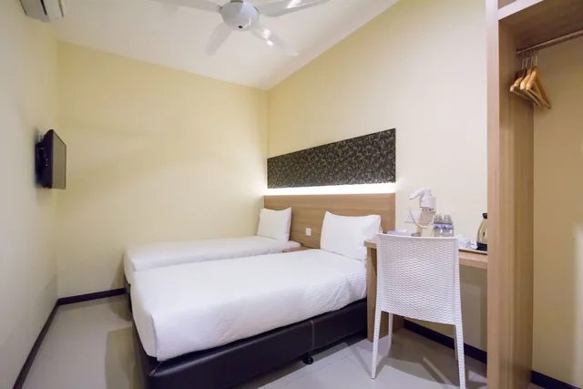 غرفة قياسية بسريرين منفصلين، 118 HOTEL MACALISTER 2/5