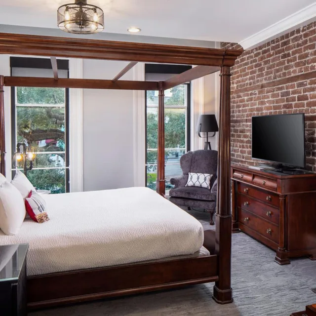 غرفة بسرير كينج بإطلالة على المدينة، River Street Inn 1/10