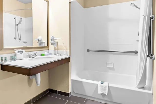 غرفة قياسية بسريرين كوين لذوي الإعاقة، Best Western St. Louis Airport North Hotel & Suite 5/7