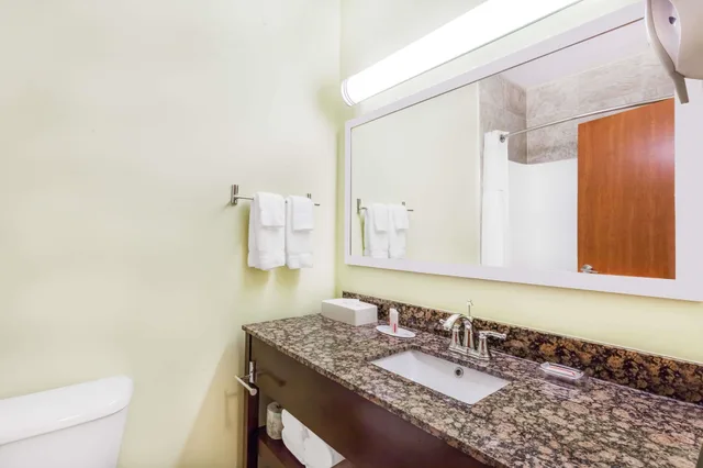Efficiency, King Bed, Queen Bed, Ground Floor, Ramada by Wyndham Carlyle 10/13
