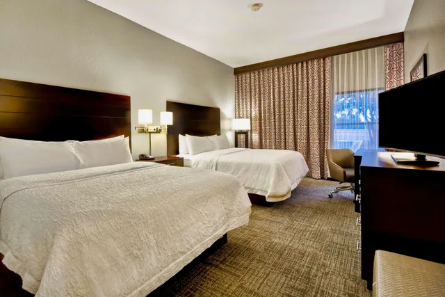Room, 2 Queen Beds, Working Area, Accessible، Hampton Inn Starkville Mississippi State University 2/9