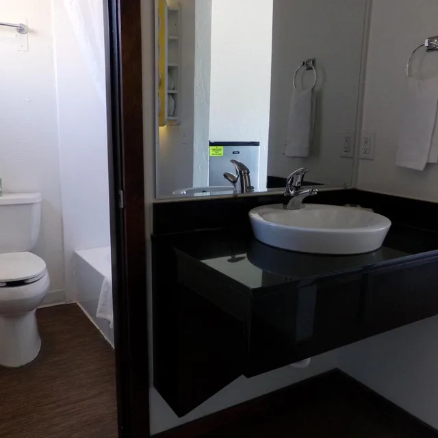 2 Queen Beds - Non-Smoking, Mini Fridge، Motel6 Missoula MT - University 10/10