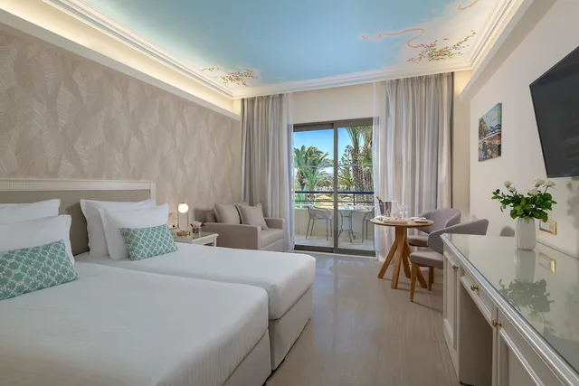 غرفة قياسية بإطلالة جزئية على البحر، Atrium Palace Thalasso Spa Resort and Villas 1/4