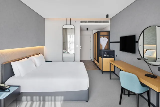 Efficiency, King Bed، JA The Manor Hotel, Dubai 2/3