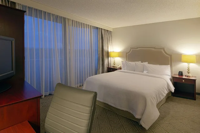غرفة بغرفتي نوم، Embassy Suites by Hilton Boca Raton 2/4