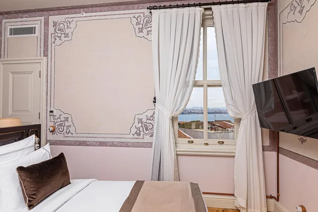 غرفة ديلوكس بسرير مزدوج، Meroddi Barnathan Hotel 4/8