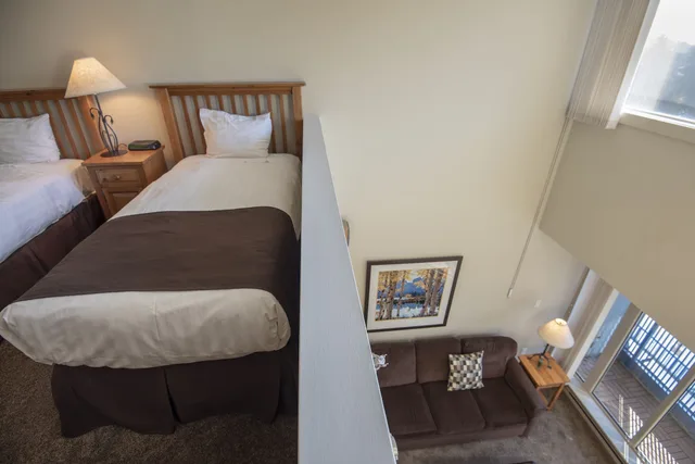 1 Bedroom, Condo, Loft, Twin Beds, King Bed, Sofa, Hot Tub، Village Gate House by Whiski Jack 5/10