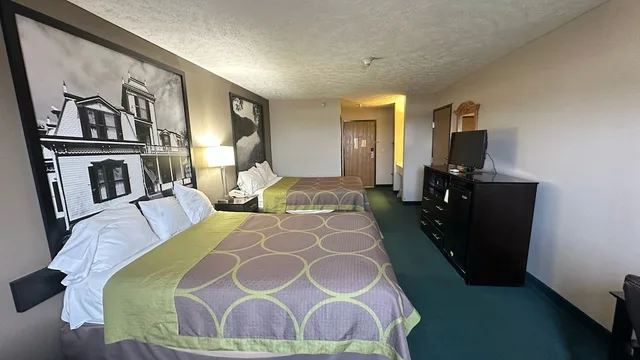 غرفة بسريرين كوين، Burgundy Inn & Suites 1/10