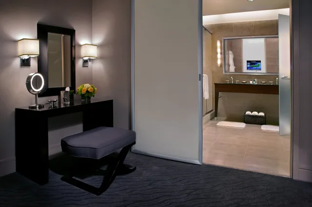 جناح غراند ديلوكس بسرير كينج بإطلالة على النهر بغرفة نوم واحدة، Trump International Hotel & Tower Chicago 3/3