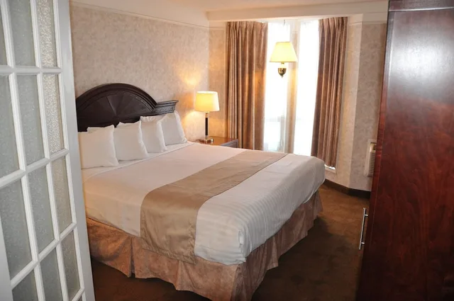 غرفة بسرير كينج، Travelodge By Wyndham Lloydminster 2/5