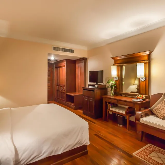 غرفة سوبيريور بسرير كينج، Prince Angkor Hotel and Spa 2/7