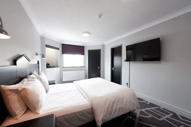 غرفة بسرير كينج، Village Hotel Liverpool 4/10
