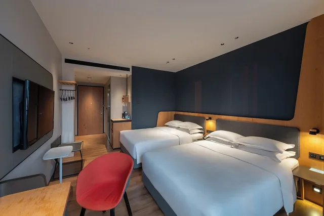 غرفة قياسية بسرير كينج مع أريكة، Holiday Inn Express Chiayi 6/9